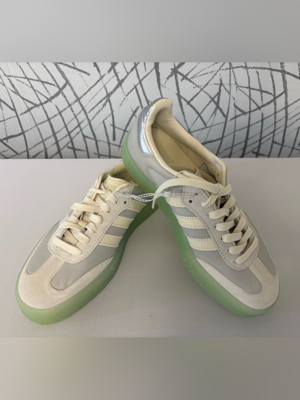 Adidas Samba shoes in the "Grey One/Crew White/Clear Mint" - Picture 5 of 14